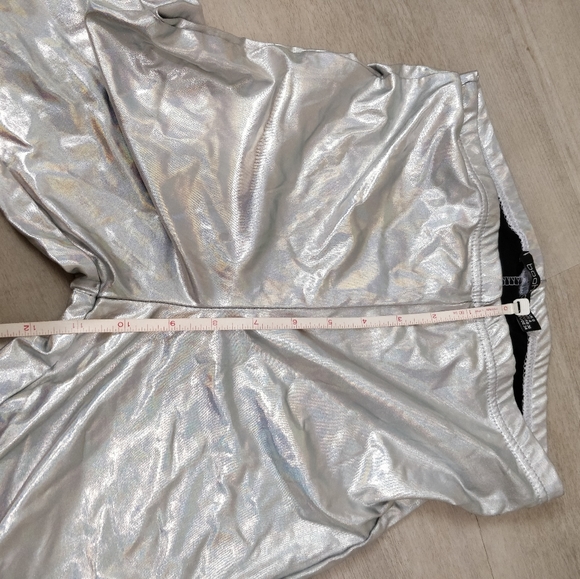 NWOT Boohoo holographic iridescent leggings - Picture 7 of 17